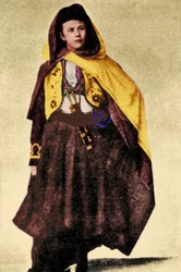 Isabelle Eberhardt svájci felfedező arab jelmezben, 1897 körül (későbbi színezés)